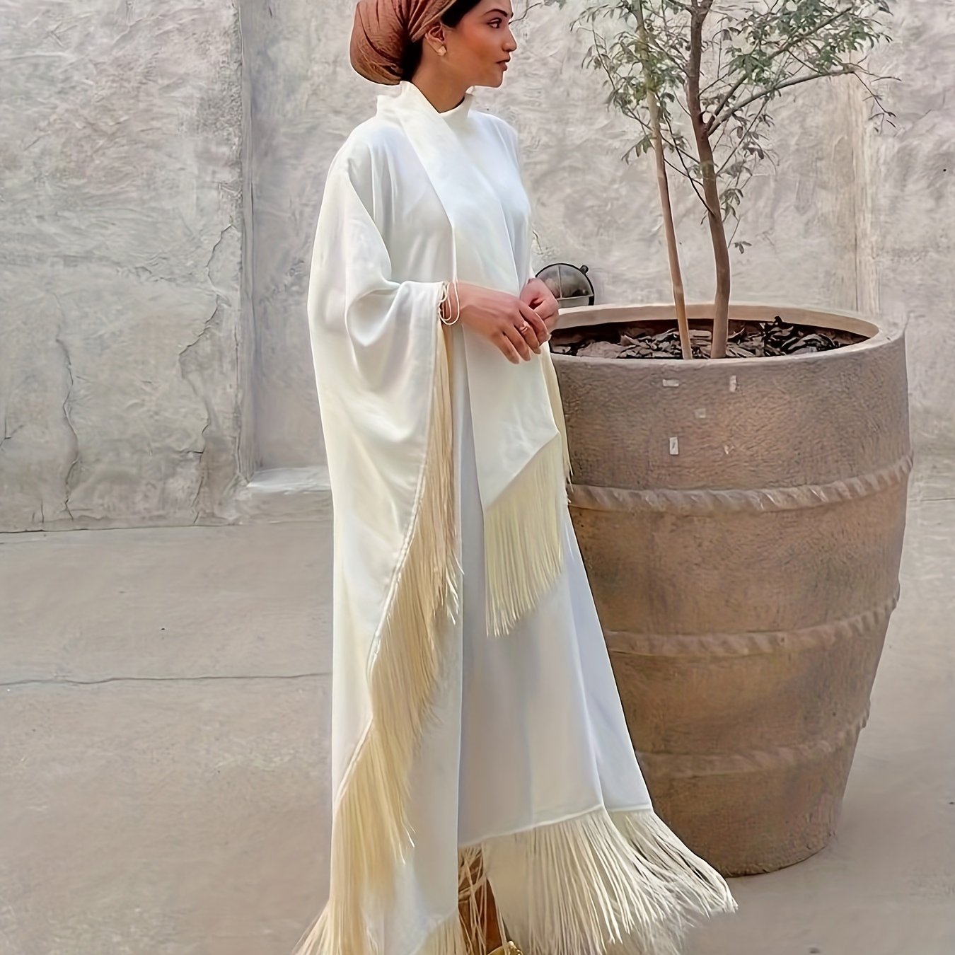 فستان كافتان أبيض وكريمي بأطراف مزخرفة وأكمام بجناح للبنات Fashint