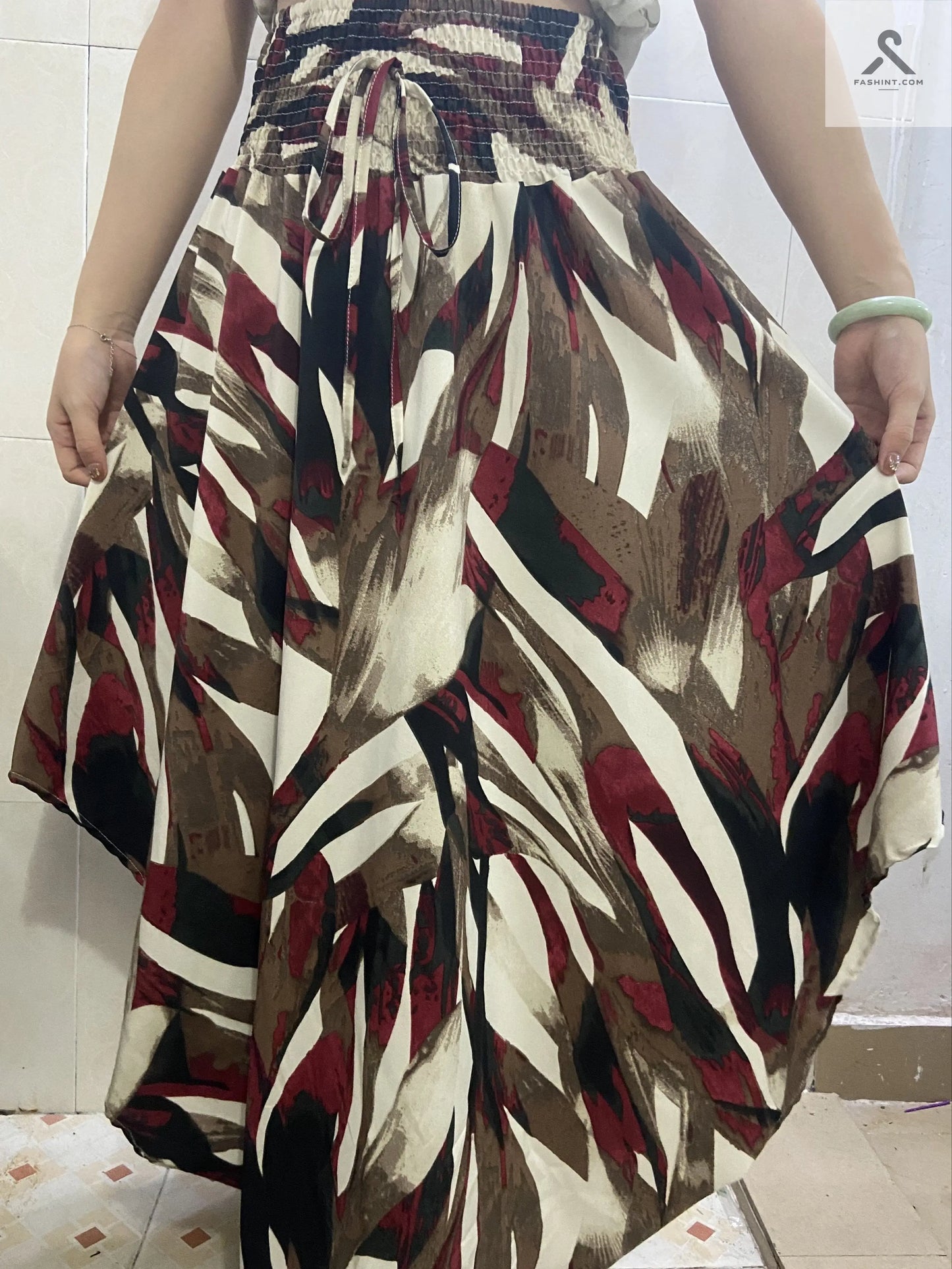 جيبة نسائية بطبعة بايسلي وجوانب مشدودة Fashint