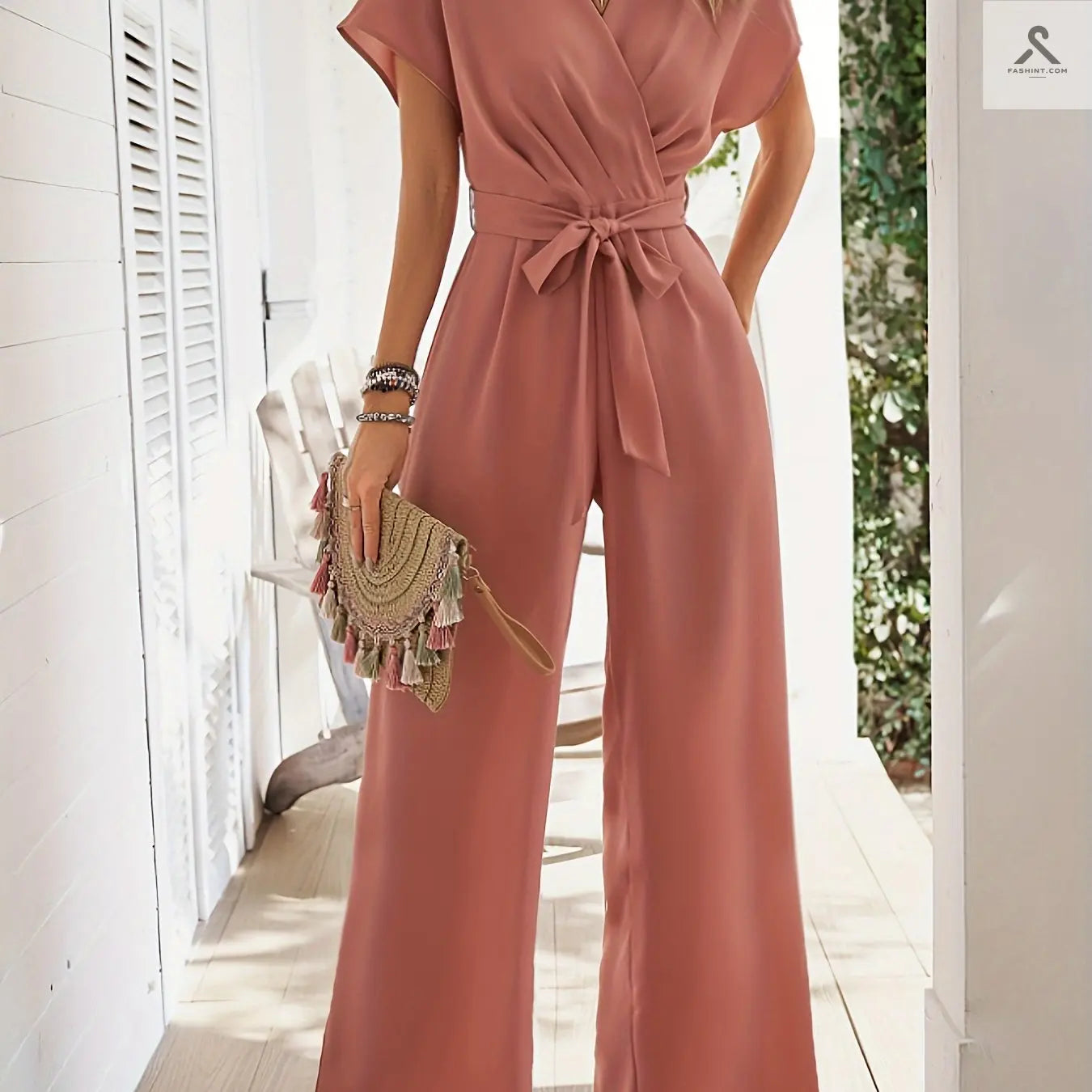 جسم قصير بكم قصير بتصميم ياقة منسوبة للسيدات Fashint