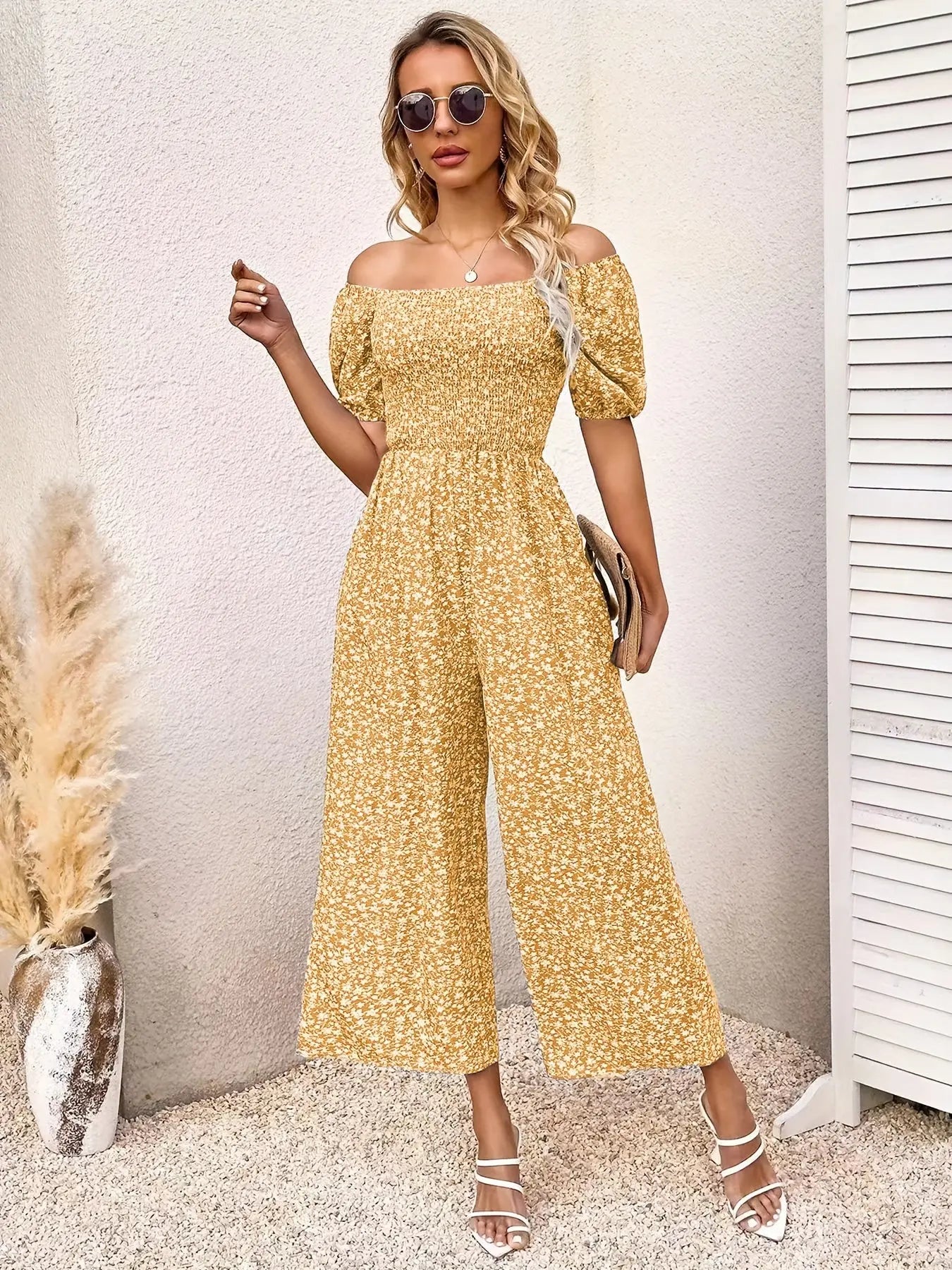 جمبسوت مزين بطباعة زهور وبأكمام منفوخة Fashint