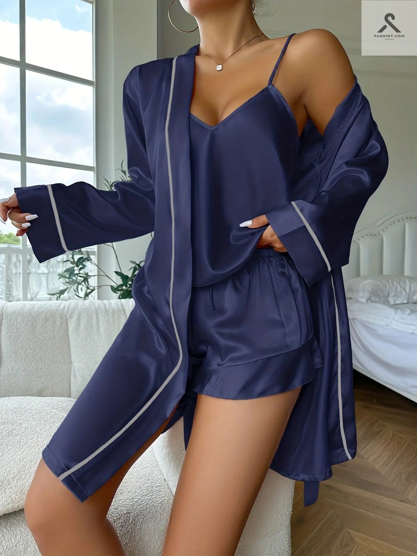 طقم ملابس نوم ثلاثي قطع للنساء يتضمن روب وتوب وشورتات لجميع الفصول Fashint