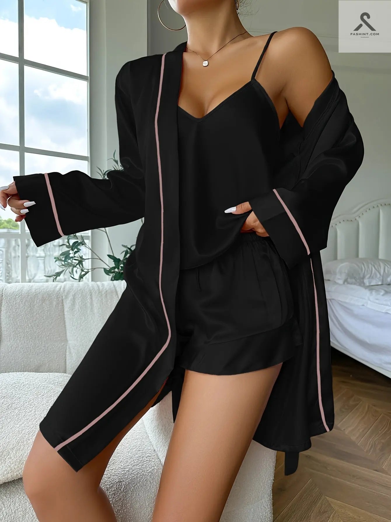 طقم ملابس نوم ثلاثي قطع للنساء يتضمن روب وتوب وشورتات لجميع الفصول Fashint