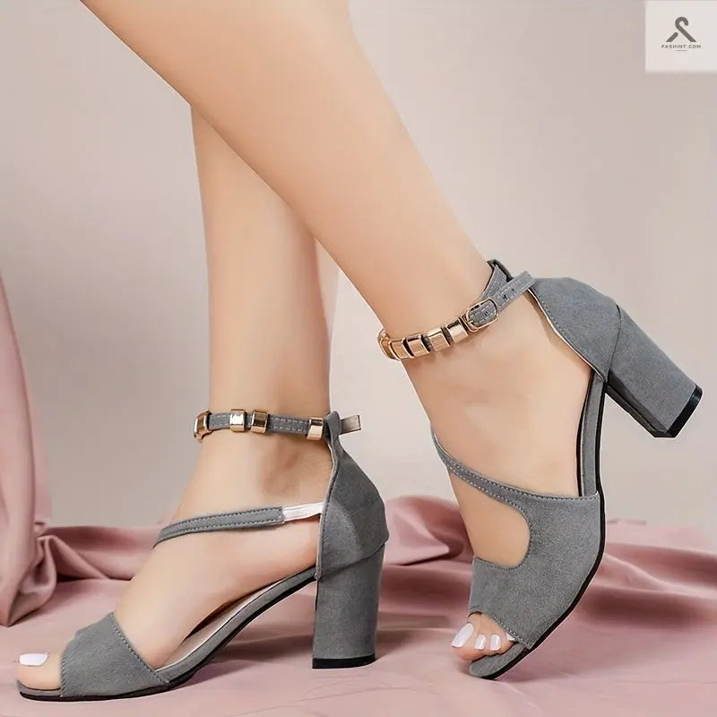 صندل نسائي بتصميم أنيق وألوان مريحة Fashint