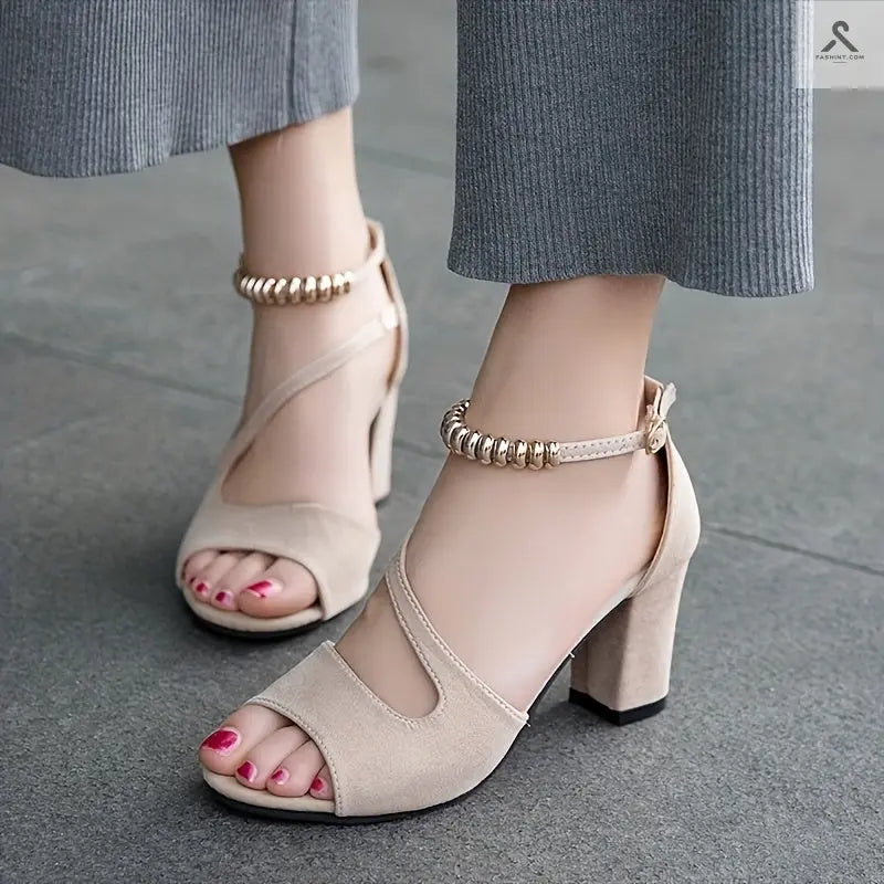 صندل نسائي بتصميم أنيق وألوان مريحة Fashint