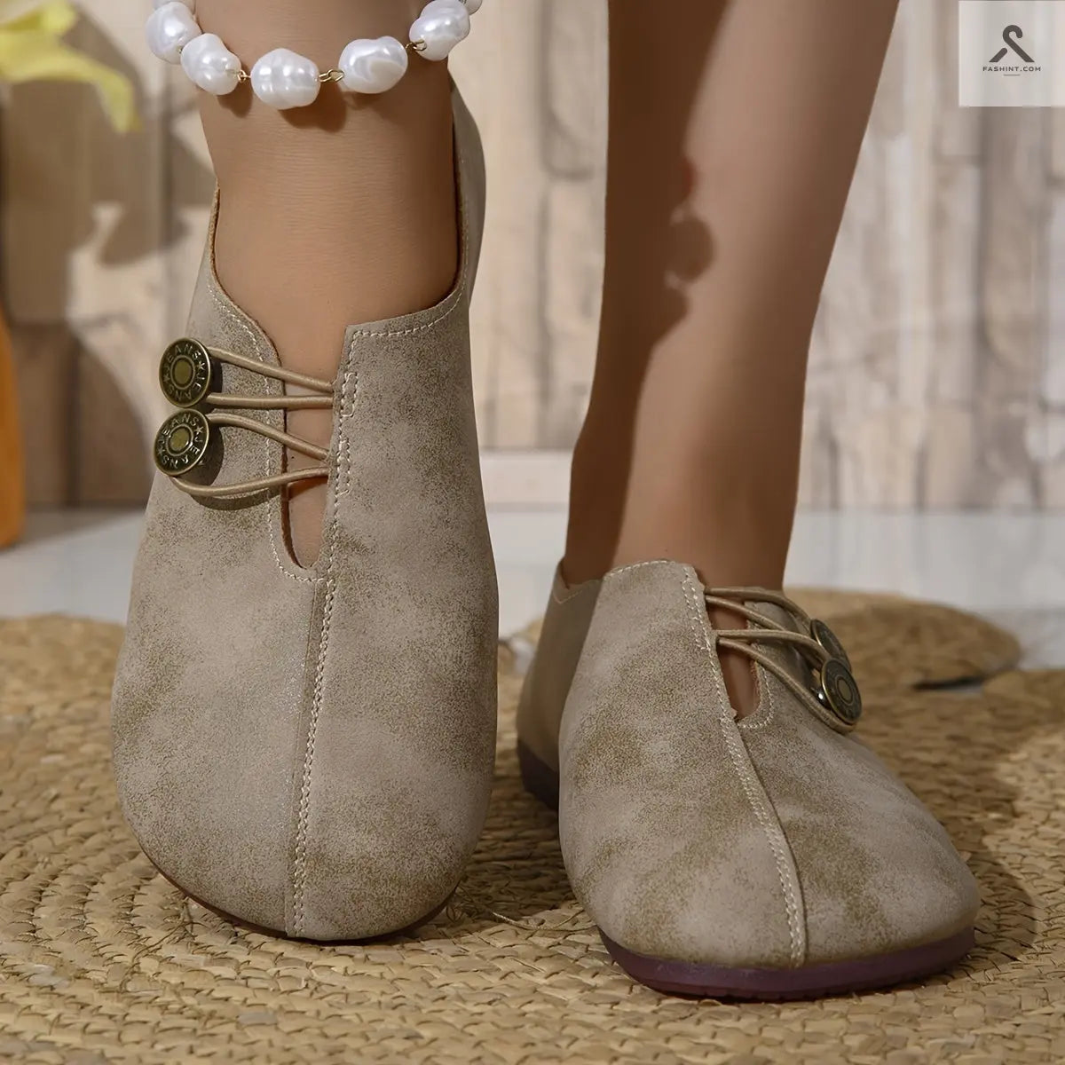 أحذية نسائية كاجوال مزينة بإبزيم بقعدة ناعمة ولون موحد Fashint