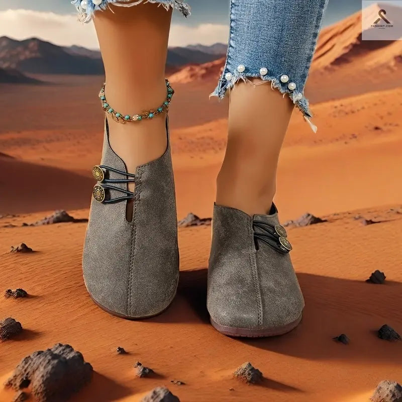 أحذية نسائية كاجوال مزينة بإبزيم بقعدة ناعمة ولون موحد Fashint