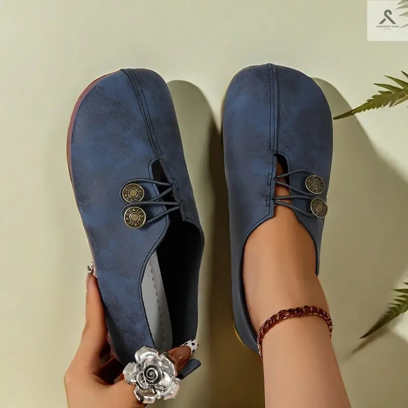 أحذية نسائية كاجوال مزينة بإبزيم بقعدة ناعمة ولون موحد Fashint