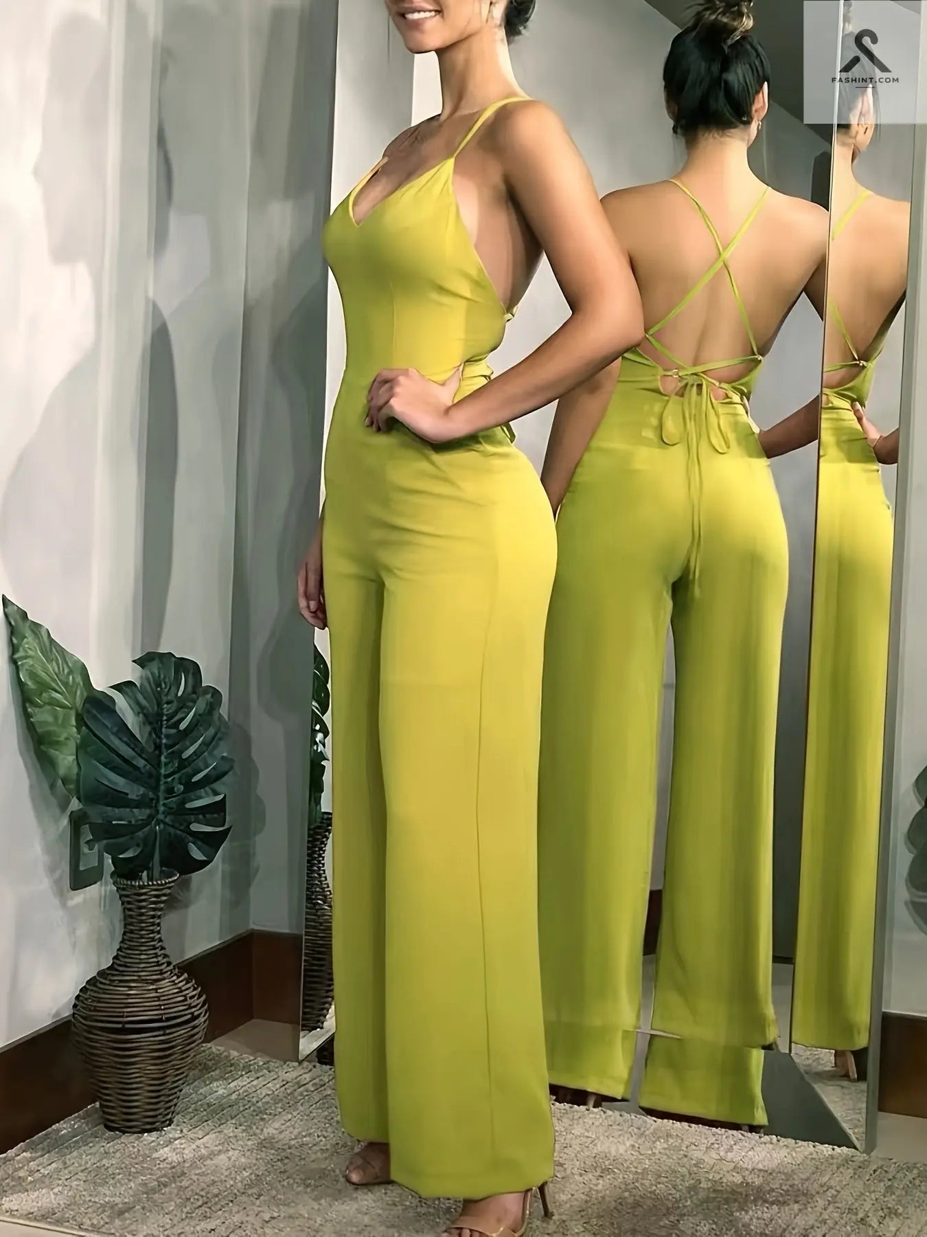 جمبسوت أنثوي مثير مع تصميم رقبة V وجزء خلفي عاري Fashint