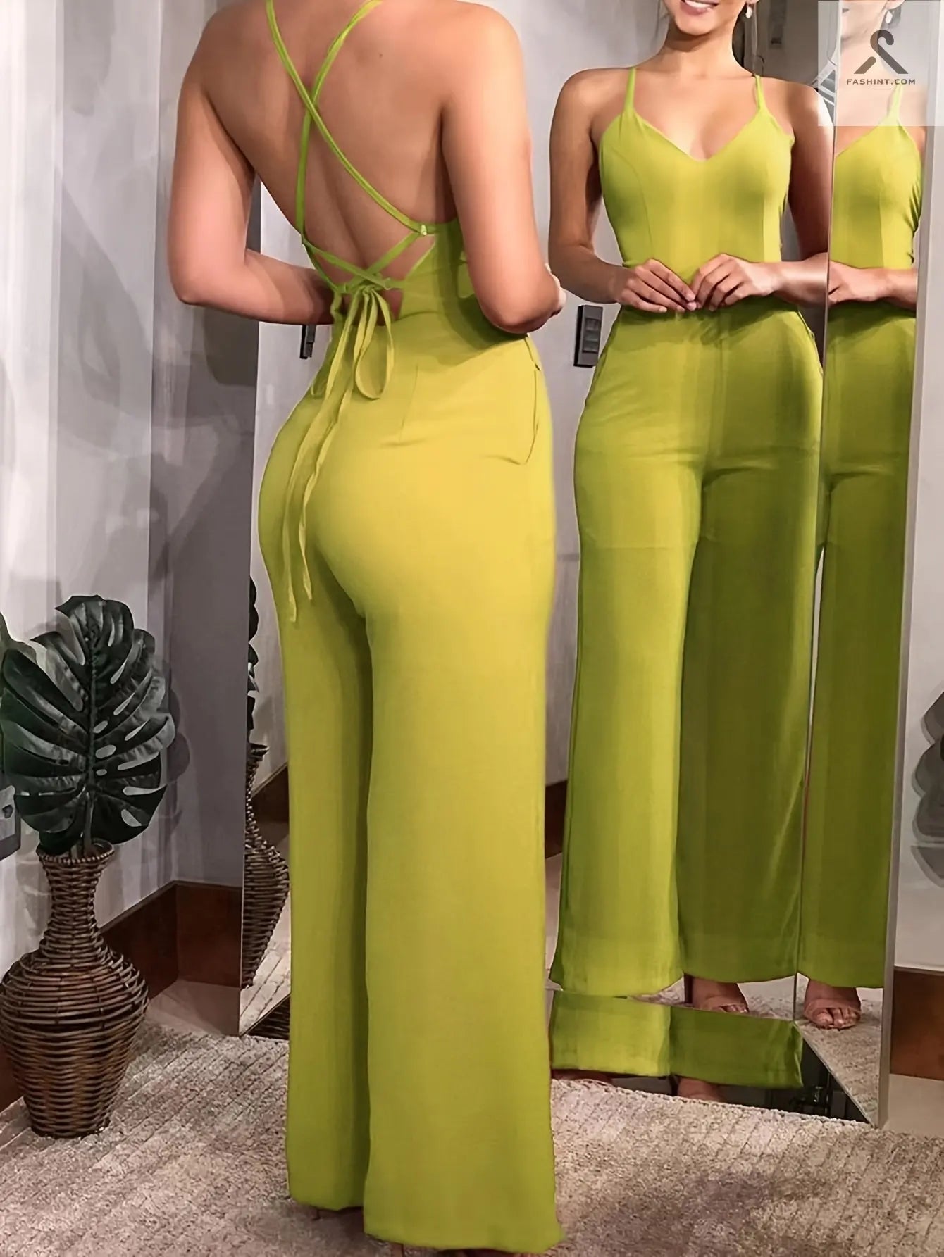 جمبسوت أنثوي مثير مع تصميم رقبة V وجزء خلفي عاري Fashint