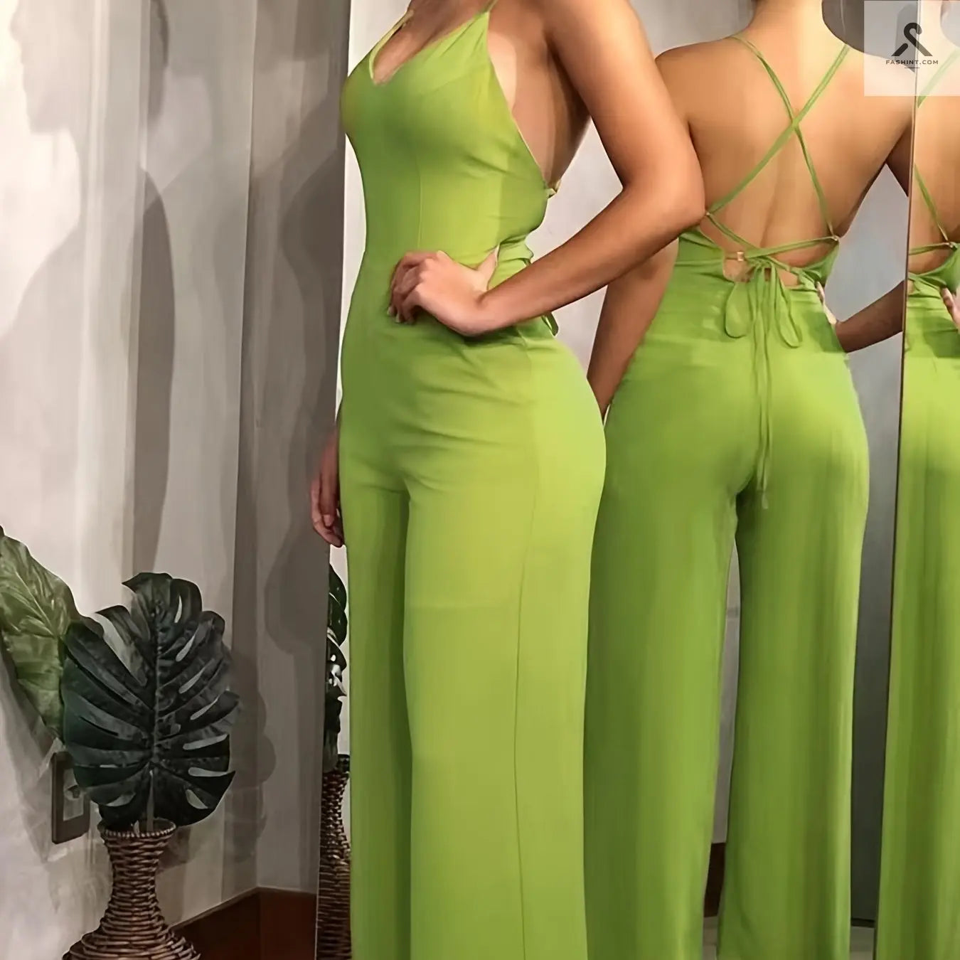 جمبسوت أنثوي مثير مع تصميم رقبة V وجزء خلفي عاري Fashint