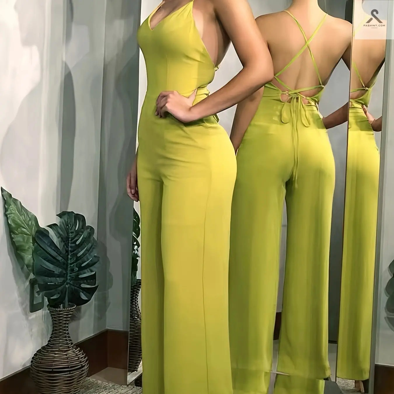 جمبسوت أنثوي مثير مع تصميم رقبة V وجزء خلفي عاري Fashint