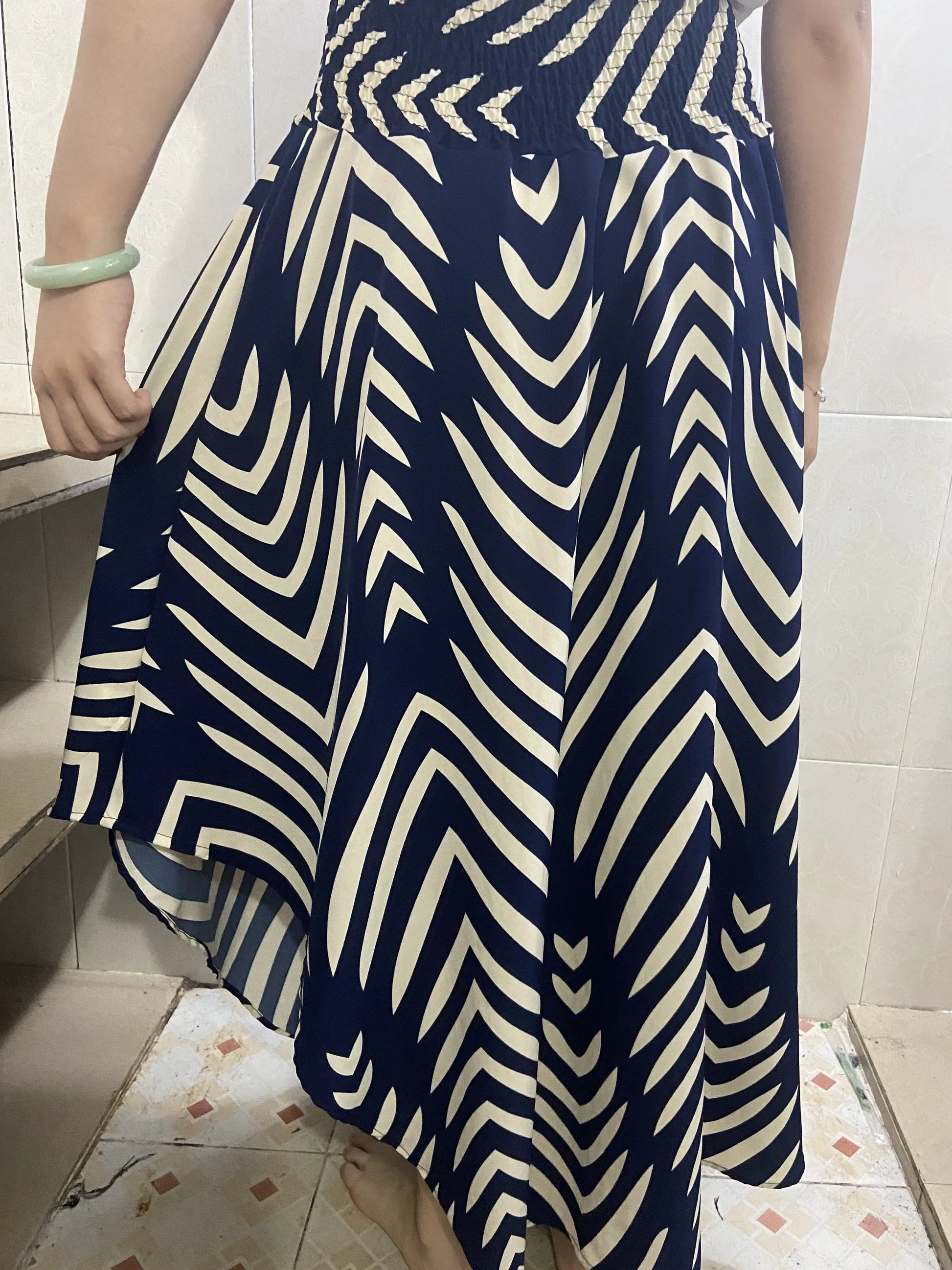 جيبة نسائية بطبعة بايسلي وجوانب مشدودة Fashint
