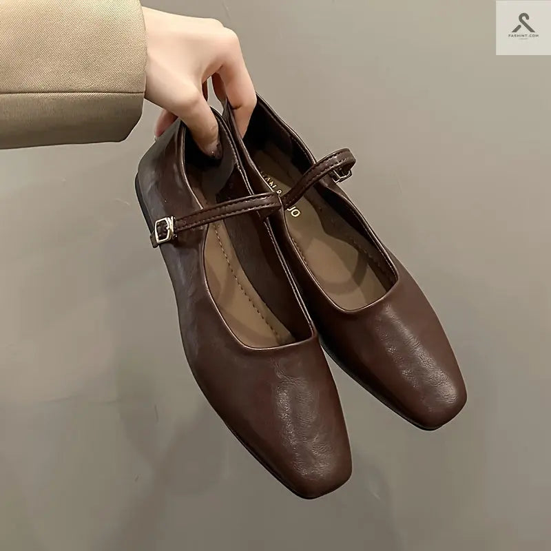 أحذية نسائية مسطحة بألوان صلبة ومقدمة مربعة مع حزام أنيق Fashint