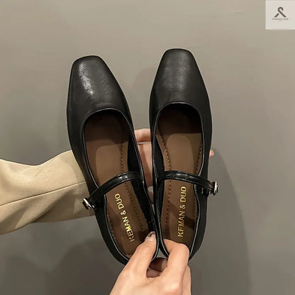 أحذية نسائية مسطحة بألوان صلبة ومقدمة مربعة مع حزام أنيق Fashint
