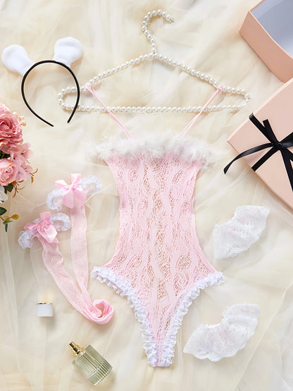 مجموعة متنوعة من الملابس الداخلية النسائية تشمل أزياء أنيقة Fashint